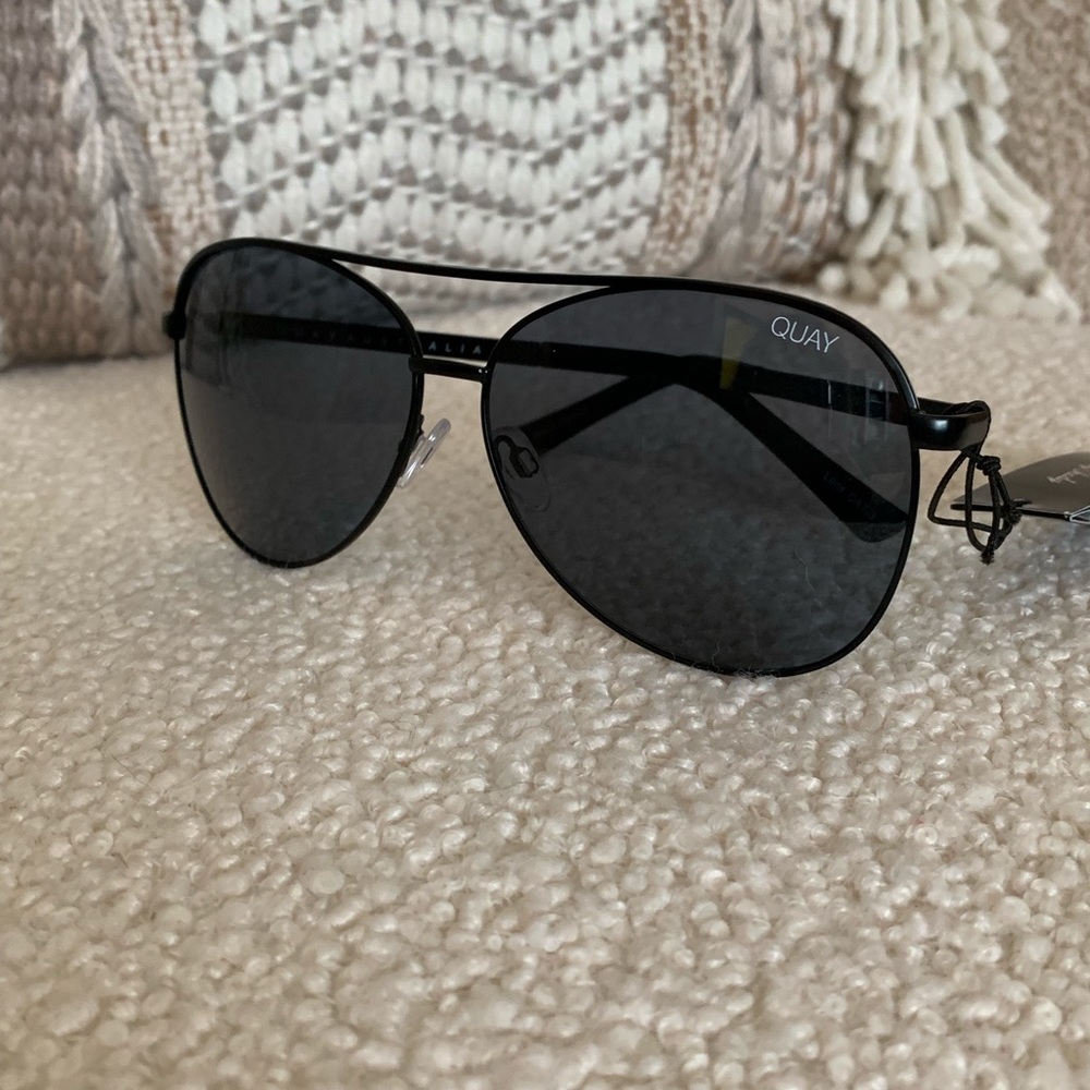 Quay Vivienne Aviator Sunglasses NWT